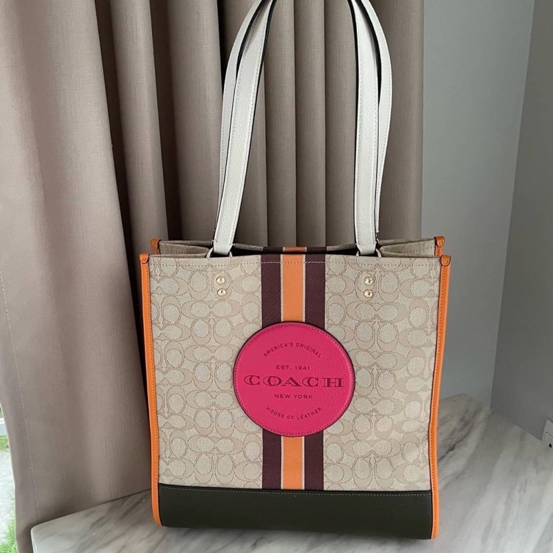 (ผ่อน0%) กระเป๋าสะพาย COACH DEMPSEY TOTE IN SIGNATURE JACQUARD WITH STRIPE  1917 ลายซีสีครีม ขนาด 12