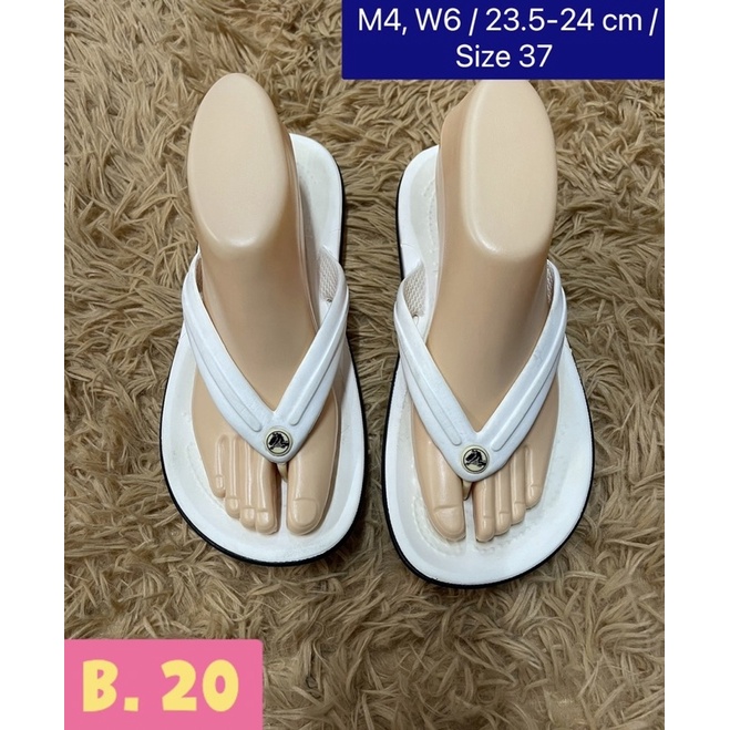 🥿  รองเท้า  Crocs  ( คร็อค ) ของแท้  💯% 👉  ( สีขาว ) แตะหูคีบ  👉  ขนาด  M4, W9 / 24 cm / ( ไซส์ 36 )✌️  มือ 2, สภาพสวย,