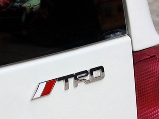 สติกเกอร์ตราสัญลักษณ์ TRD โลหะ 3D ดัดแปลง คุณภาพดี สําหรับ toyota สีเงิน สีดํา