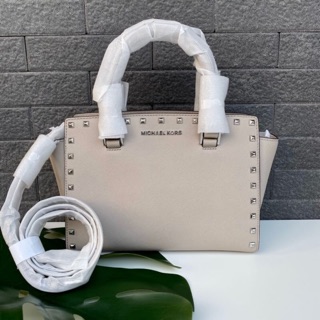 Michael kors selma medium satchel  ขนาด  13" W x 8" H x 4" D