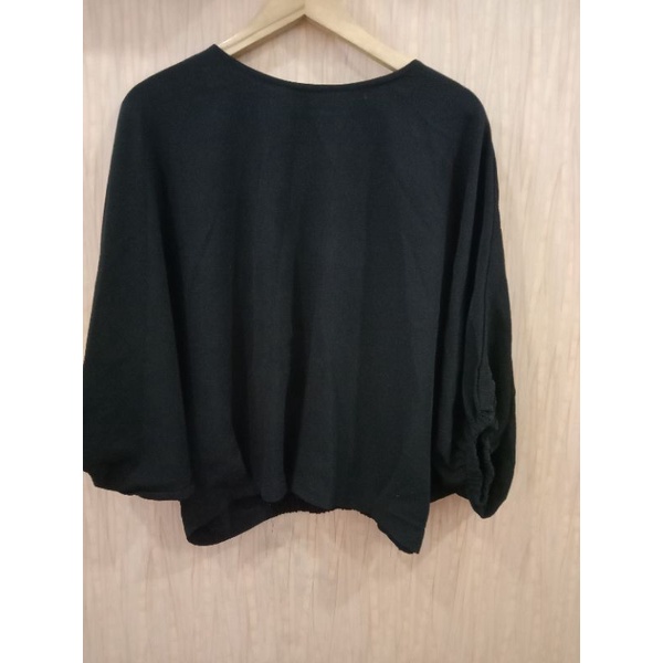 เสื้อท็อปผู้หญิงสไตล์ค้างคาวสีดําเหมือนใหม่ 1xwear