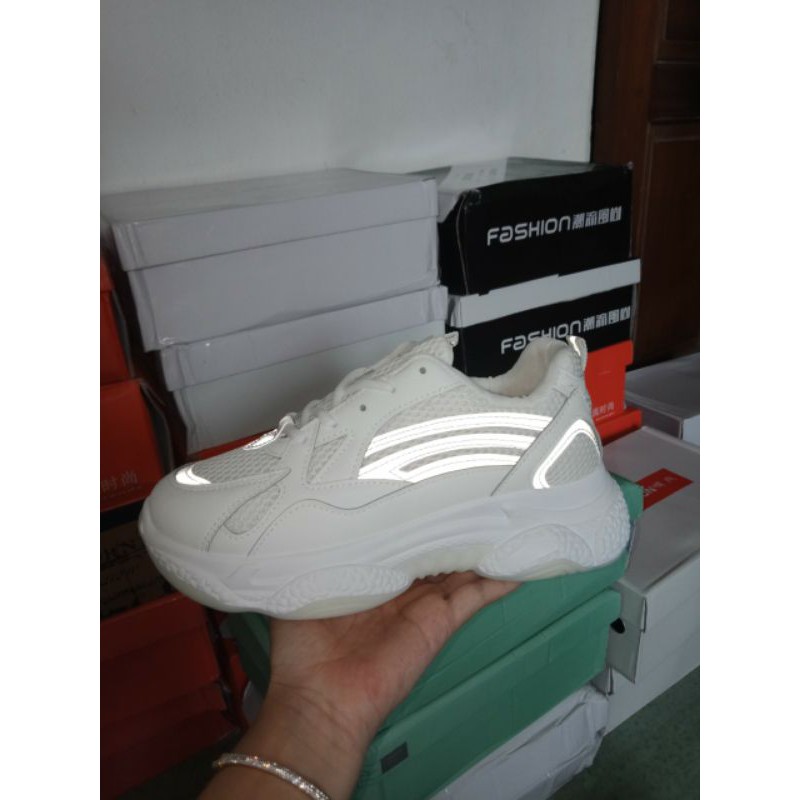 รองเท้า Yz700 ไซส์ 38