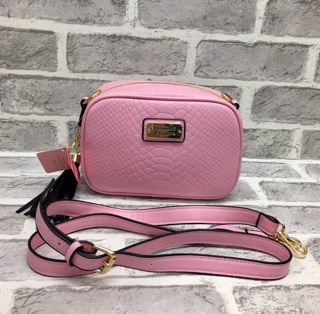 กระเป๋าสะพาย วัสดุหนัง Victorias Secret Crossbody Bag