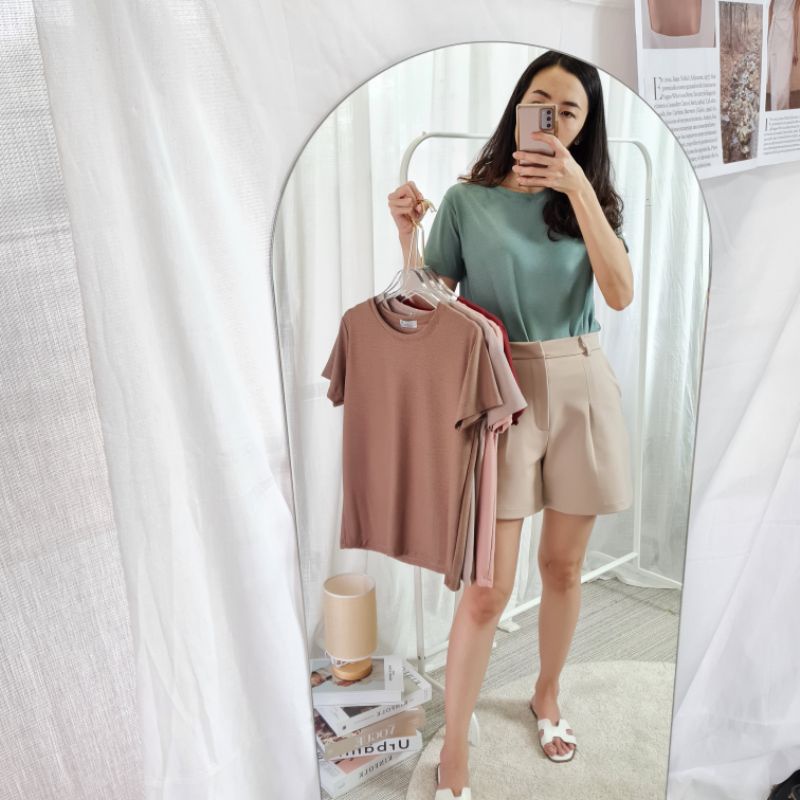 [ F2 ] เสื้อยืดคอกลม ผ้ายืดเนื้อทราย ผ้านิ่ม ไม่ยับง่าย ไม่ต้องรีด