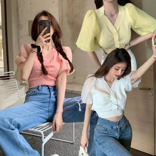 🌹☘️ เสื้อครอป เสื้อเอวลอย เสื้อยืด สีพื้น แขนสั้น คอวี แต่งกระดุมหน้า 🌹 สวย เซ็กซี่ สำหรับผู้หญิง 💥 พร้อมจัดส่งในไทย 💥