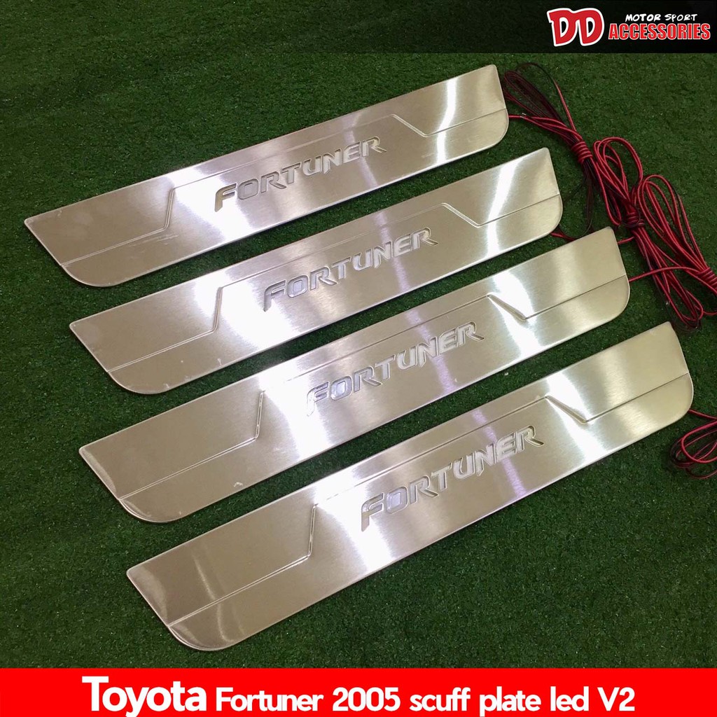 ชายบันไดมีไฟ กันรอยบันได ชายบันได LED สีฟ้า Toyota Fortuner 2005-2012 V.2