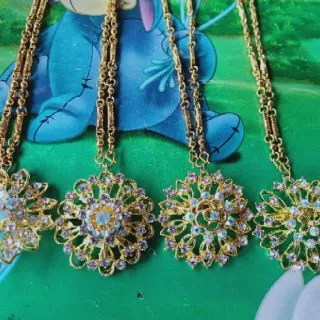 เครื่องประดับชุดไทยเด็กครบเซต 4ชิ้น เข็ดขัด สร้อย สังวาลย์ เข็มกลัด