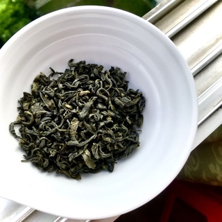 ชาเขียว(绿茶碧螺春）ขนาด 120g ใบชาเขียวเป็นชาที่คนส่วนใหญ่นิยมดื่มกัน ชามีกลิ่นหอม ชุ่มคอ และยังมีประโยชน์ต่อสุขภาพอีกมากมาย