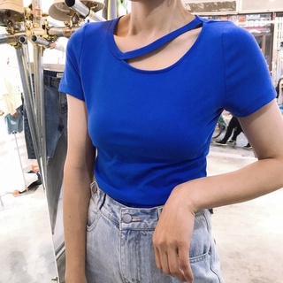 เสื้อยืดคอกลมคาดคอ SLIT U NECK SLIM TEES