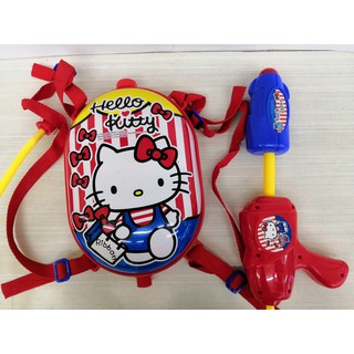 ปืนฉีดน้ำแรงดันอัดลม แบบเป้การ์ตูน คิตตี้ Hello Kitty ขนาด 30 cm ฉีดน้ำได้ไกล 5-10 เมตร จุน้ำ 0.5 ลิตร ลิขสิทธ์ของแท้