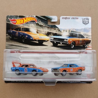 Hotwheels แพ็คคู่ รุ่น Plymouth Superbird , Road Runner ล้อยาง