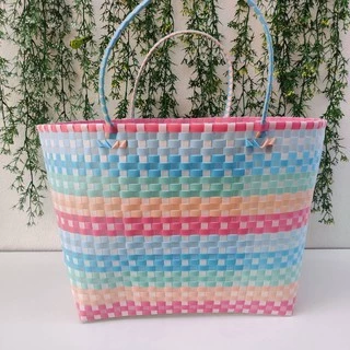 กระเป๋าสานเส้นพลาสติก สวยๆ ซุปเปอร์จัมโบ้ กว้าง25.5ยาว46สูง37CM ขอบปากกระเป๋า