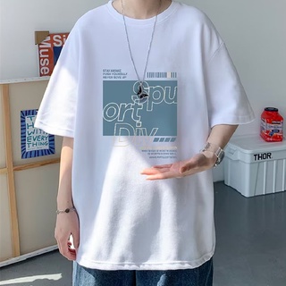 เสื้อยืด คอกลม พิมพ์ลายตัวอักษร ทรงหลวม ขนาดใหญ่ สไตล์เกาหลี แฟชั่นฤดูร้อน สําหรับผู้ชาย และผู้หญิง【M-8XL】