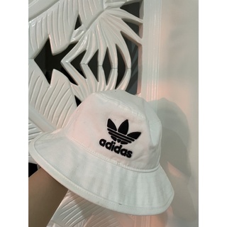 Adidas Bucket Hat สีขาว ใหม่มาก ไม่มีตำหนิ ใส่ 2 ครั้ง 990.- (ปกติ 1490.-)