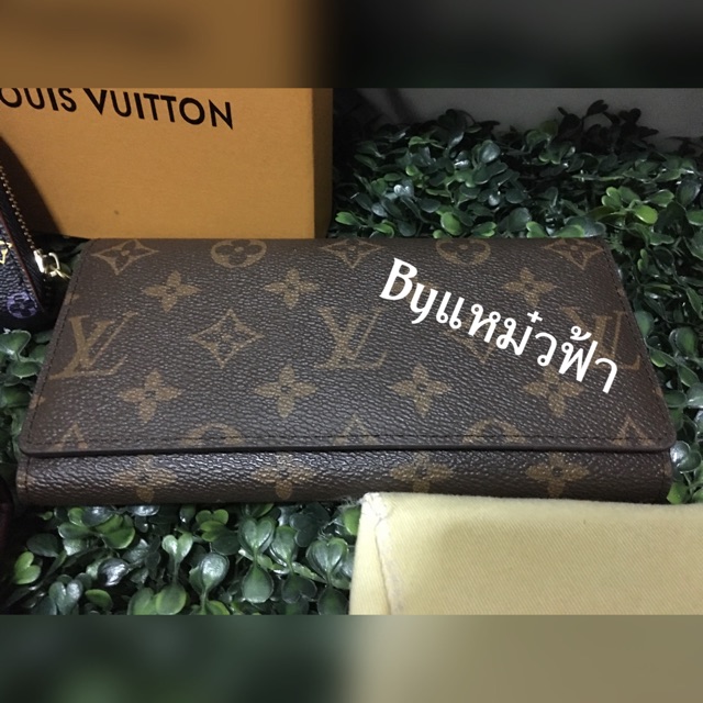กระเป๋าสตางค์ใบยาว    Louis Vuitton