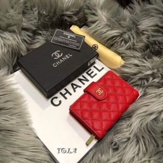 CHANEL กระเป๋าสตางค์ใบสั้น หนังลายคาเวียร์