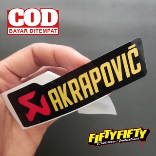 สติกเกอร์ พิมพ์ลาย Akrapovic เคลือบเงา สําหรับติดตกแต่งหมวกกันน็อค รถจักรยานยนต์ รถยนต์