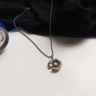 Necklaceสร้อยคอแนวสตรีทพร้อมจี้ รูปผีเสื้อ🦋รูปหน้ายิ้ม smiley emoji 😊รูปดอกไม้🌼 titanium steel Daisy😊🦋🌼สร้อยคอโซ่