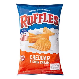 รัฟเฟิลส์มันฝรั่งทอดกรอบรสเชดดาและครีมเปรี้ยว 184กรัม Ruffles Potato Chips Cheddar and Sour Cream Flavor 184g.