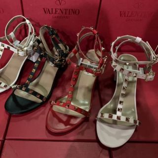 รองเท้าส้นตึกรัดส้น  VALENTINO