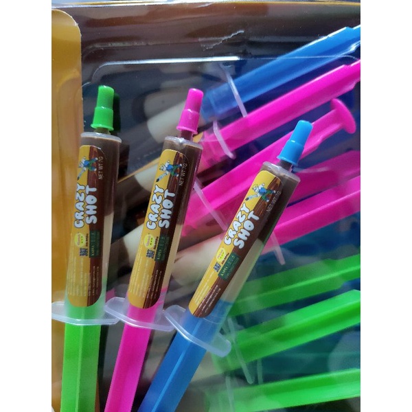 1ชิ้น เข็มฉีดยา ช็อกโกแลต  ได้ทั้งไวท์ช็อก+ช็อกโกแลตในแท่งเดียว คุ้มค่า น่าอร่อย สุดๆ เลยจ้า