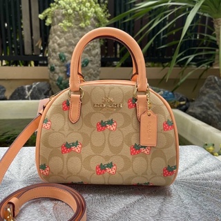 🎀 (สด-ผ่อน) กระเป๋า ขนาด 8 นิ้ว ลายสตอเบอรี่ CB596 COACH Sydney Satchel In Signature Canvas With Strawberry Print