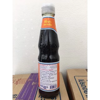 ตราเด็กสมบูรณ์ ซีอิ๊วดำฉลากส้ม 940 กรัม / Deksomboon Brand Black Soy Sauce 940g.