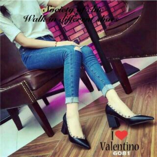 รองเท้าคัชชูส้นเหลี่ยม VALENTINO Style หนัง pu