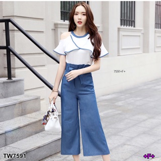 TwinsShopVip💗พร้อมส่ง TW7591	Set 2 ชิ้น เสื้อเว้าไหล่ระบาย + กางเกง 6 ส่วน