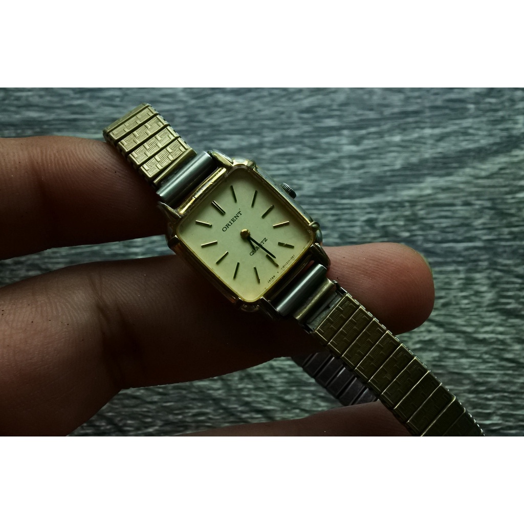 นาฬิกา Vintage มือสองญี่ปุ่น ORIENT ชุบทอง ระบบ Quartz ผู้หญิง ทรงสี่เหลี่ยม กรอบทอง หน้าทอง หน้าปัด 25mm