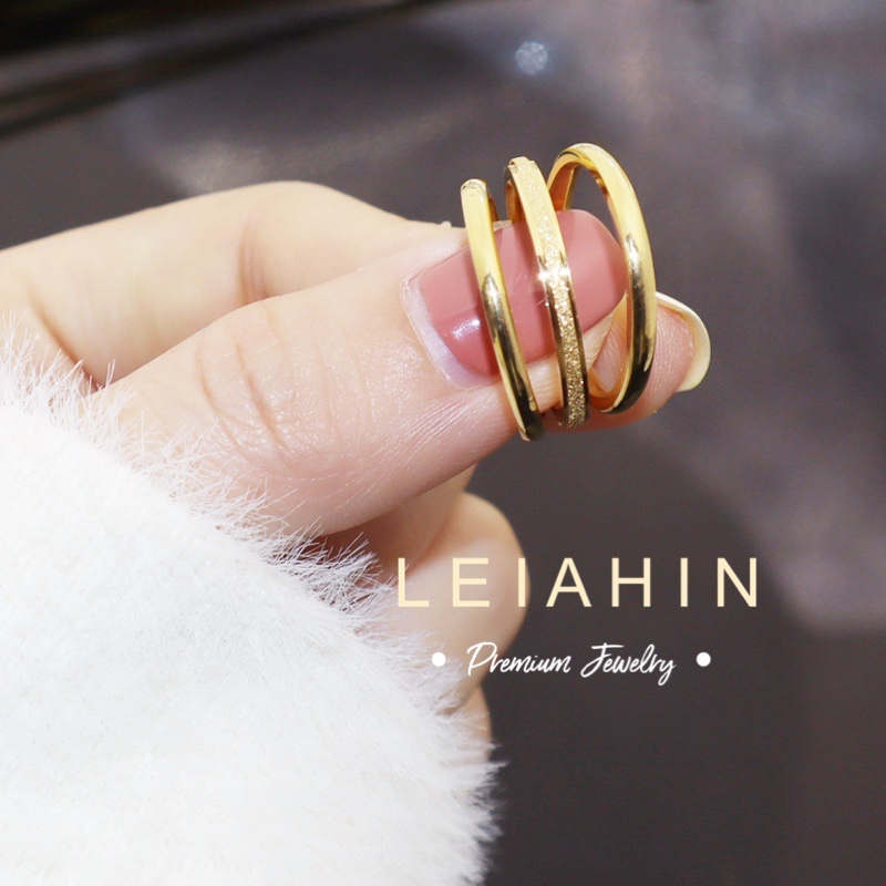 LEIAHIN แหวนสแตนเลส ห้ามลอกดำ ชุบทอง 100% 18K ปาร์ตี้ ของขวัญ เครื่องประดับแฟชั่น สำหรับผู้หญิง แหวนคู่รัก
