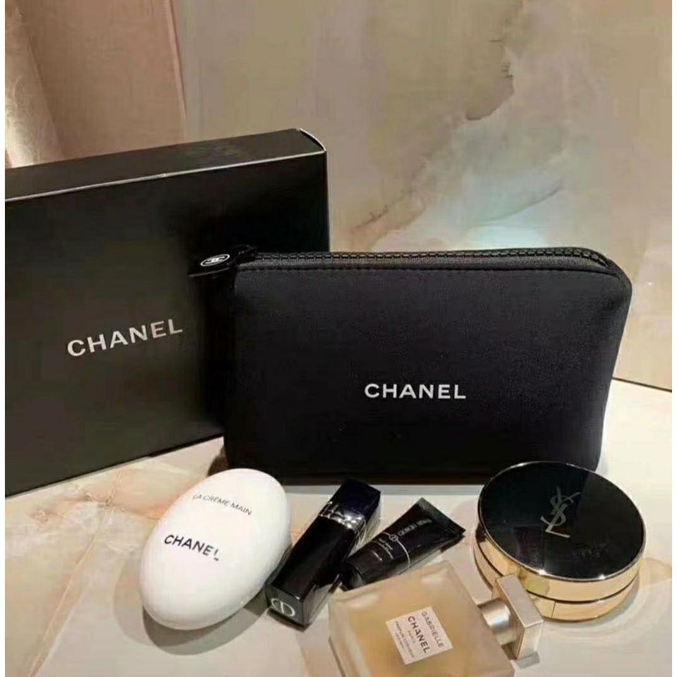 กระเป๋าเครื่องสำอาง chanel พร้อมกล่อง *สินค้าพร้อมจัดส่ง กระเป๋าชาแนล กระเป๋าchanel Chanel makeup bag