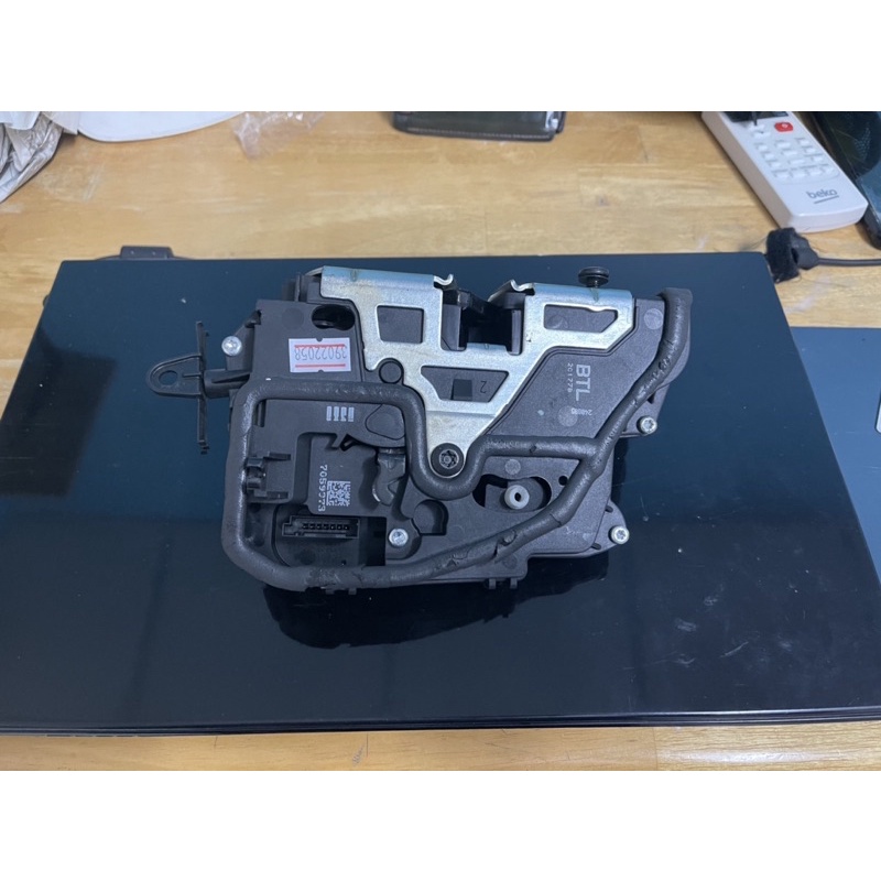 (ของแท้)ชุดกลอนประตู เซ็นทรัลล็อค หน้าขวา(มือ2สภาพดี) BMW E90 X1 E84 (ประตูล็อคไม่ได้-ปลดล็อคไม่ได้)