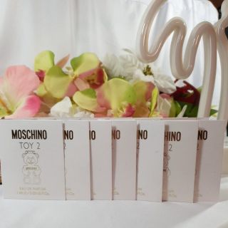 moschino toy  2 vial