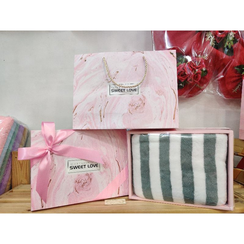 ผ้าเช็ดตัวขนเป็ดเทียมขนาด70*140ซม.+แพคเกจกล่องXLพร้อมถุง