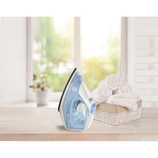 Electrolux เตารีดไอน้ำ กำลังไฟ 1600 วัตต์ EasyLine รุ่น ESI4017 สีฟ้า