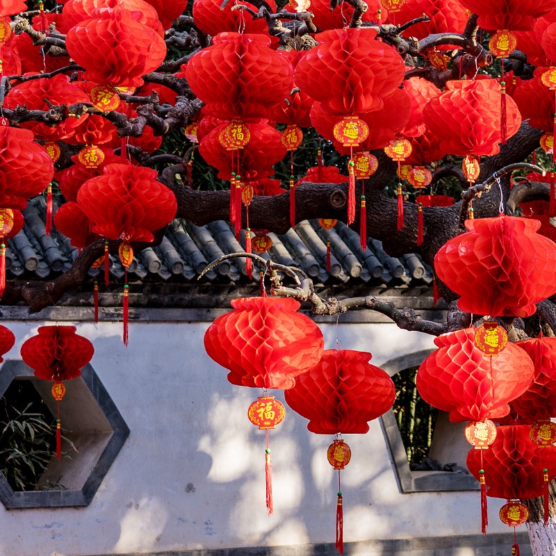 โคมไฟรังผึ้ง พลาสติก พับได้ กันน้ํา สีแดง / นํากลับมาใช้ใหม่ได้ เทศกาลฤดูใบไม้ผลิ กลางฤดูใบไม้ร่วง แขวนจี้ ตกแต่งบ้าน - รูปที่ 3