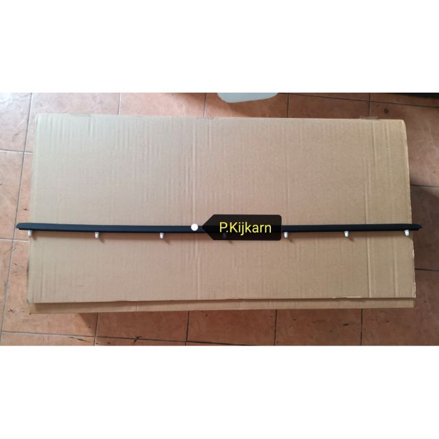 คิ้วชายล่างประตูหน้า L (ซ้าย) W210 210-690-07-82