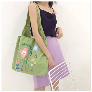 กระเป๋าผ้าสีเขียวลายดอกไม้ [ส่งฟรี‼️]