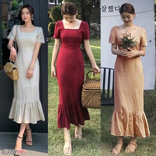 เดรสยาวคอเหลี่ยมใส่ออกงาน แขนสั้น ผ้าสีพื้นชายเดรสแต่งระบาย