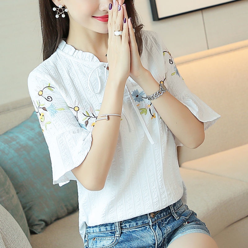 สื้อผ้าแฟชั่นผู้หญิง เสื้อเชิ๊ต สไตล์เกาหลี แขนสั้น ครอป คอวี ผ้าคอตตอน ปักลาย เสื้อผ้าผู้หญิงทำงาน น่ารัก