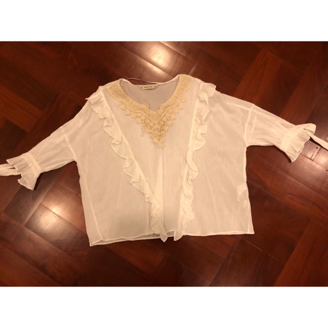 เสื้อ Zara สีขาว Size S  จากแบรนแท้ zara thailand zara official เสื้อzara