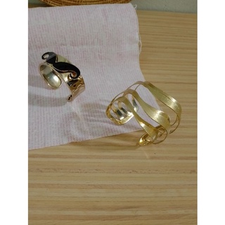 กำไลข้อมือผู้หญิงสีทองลายเส้น ลายทองคาดดำ used