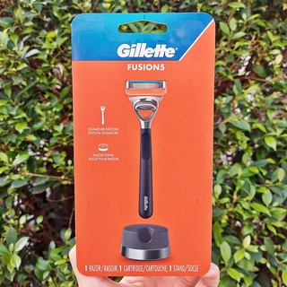 ชุดมีดโกน ยิลเลตต์ Fusion5 Signature Edition 1 Razor Handle 1 Stand and 1 Blade Refill (Gillette®)