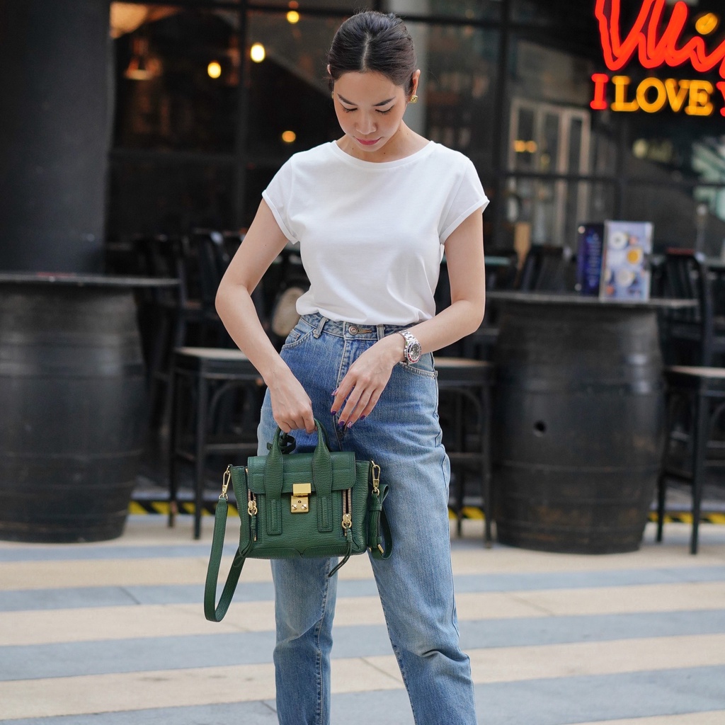 ใส่โค้ด BBWD12 ซื้อครบ 300 บาท ลดทันที 60 บาท เสื้อยืด basic คอปาด ปลายเเขนเบิ้ล ผ้า cotton 100% เนื้อผ้านุ่มนิ่มสบาย