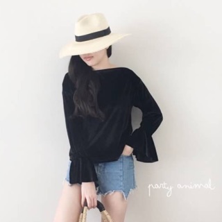 พร้อมส่ง เสื้อกำมะหยี่แขนยาวระบายปลายแขน