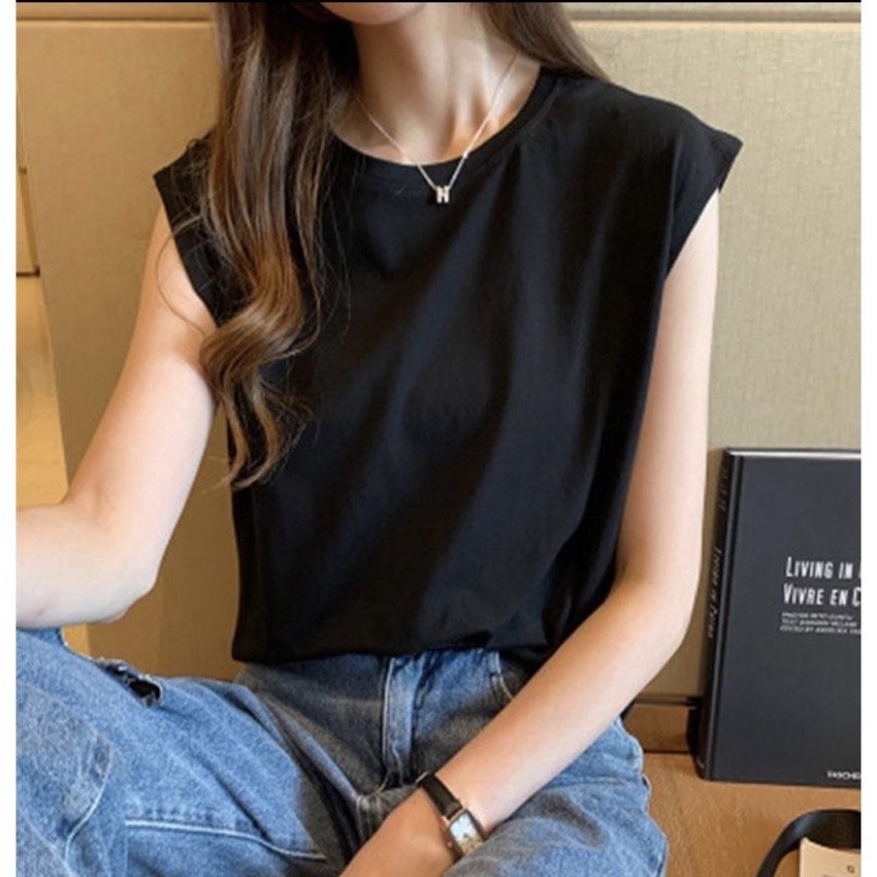 เสื้อแขนกุดไหล่ล้ำ ใส่ง่ายๆแมทได้กับทุกชุด