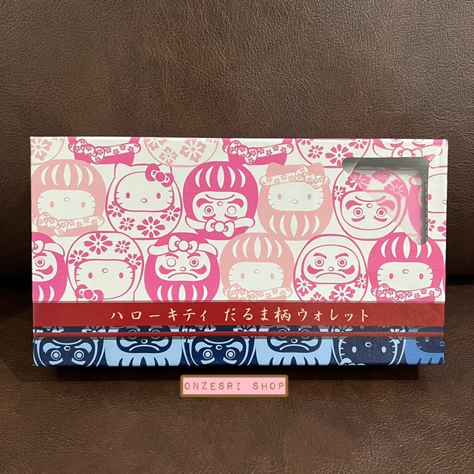 กระเป๋าสตางค์ใบยาว Hello Kitty Daruma (Limited) ทำจากผ้า &amp; หนังเทียม ขนาด 19 x 12 ซม. มีช่องใส่บัตร ช่องซิป