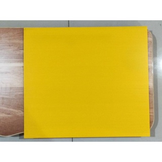 แผ่นฟิวเจอร์บอร์ดสีเหลืองหนา5มิลขนาด 40*45cm