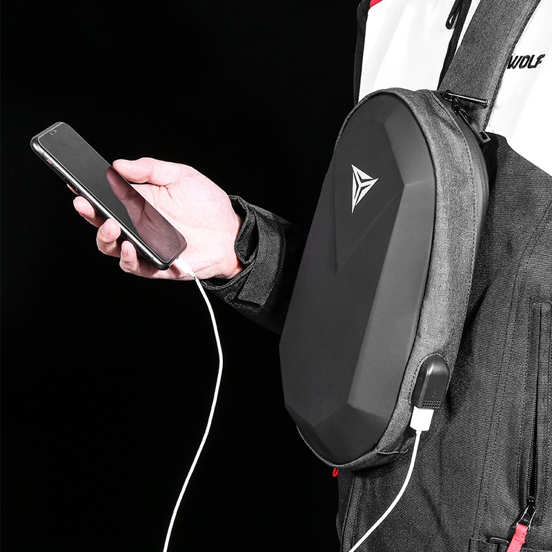 กระเป๋าคาดอก MOTOWOLF  สำหรับขี่มอเตอร์ไซค์ พร้อมช่องชาร์จ มอเตอร์วูฟ วัสดุ PU Oxford กันน้ำได้